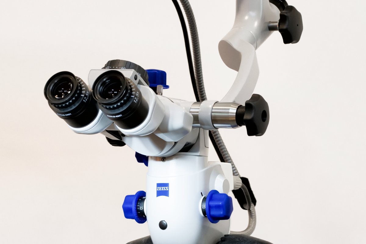microscope operatoire dentaire implant